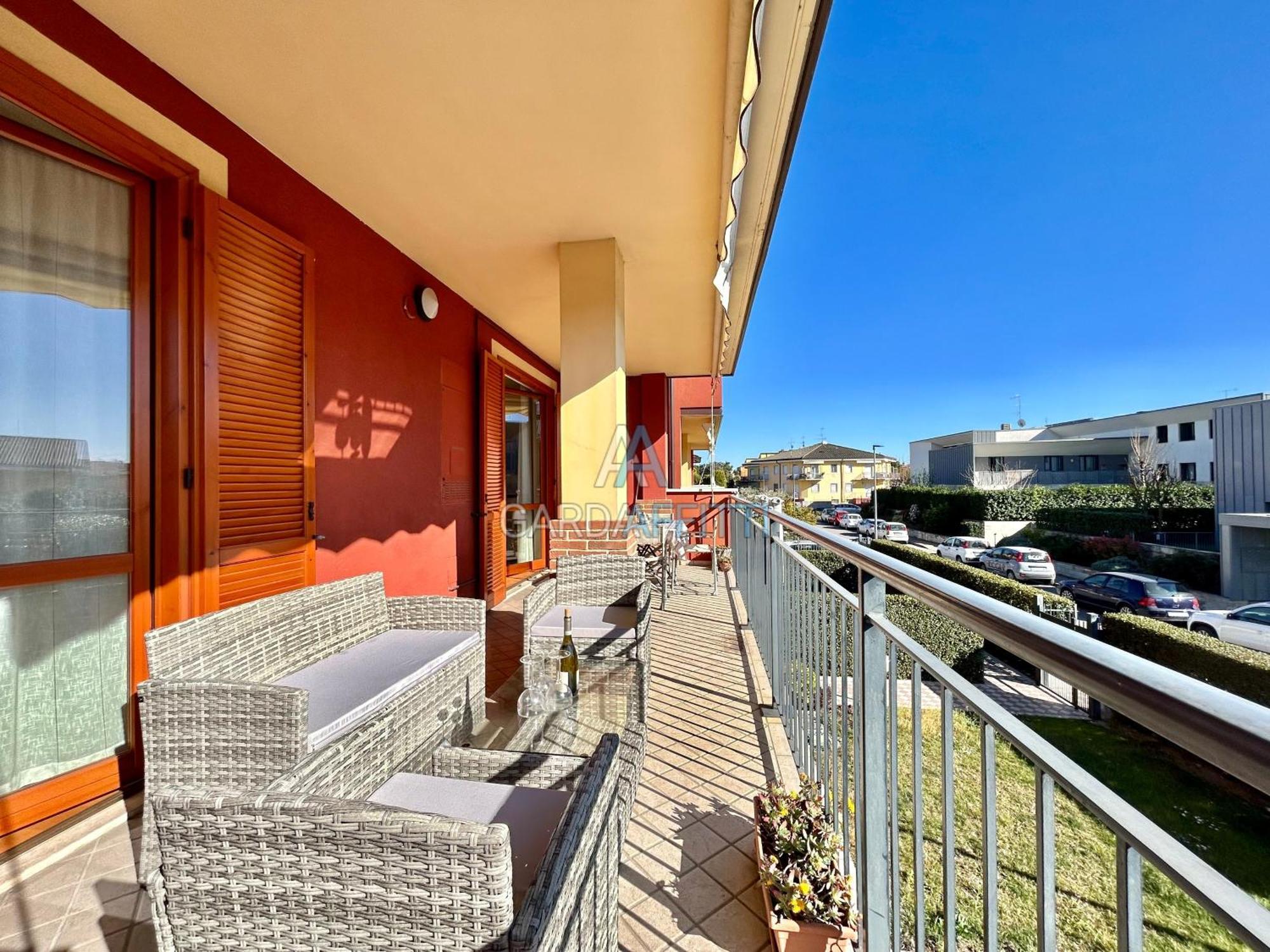 Twins Apartment - 200M Dal Lago Di Garda Con Piscina Sirmione Exterior foto